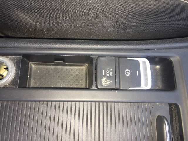 Volkswagen Golf7 2013-2016 Çıkma Yedek El Fren Dügmesi